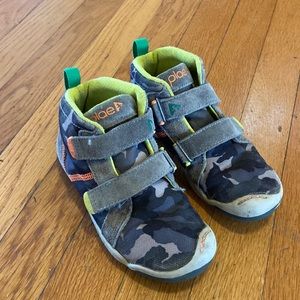 PLAE MAX camo size 12.5 kids GUC